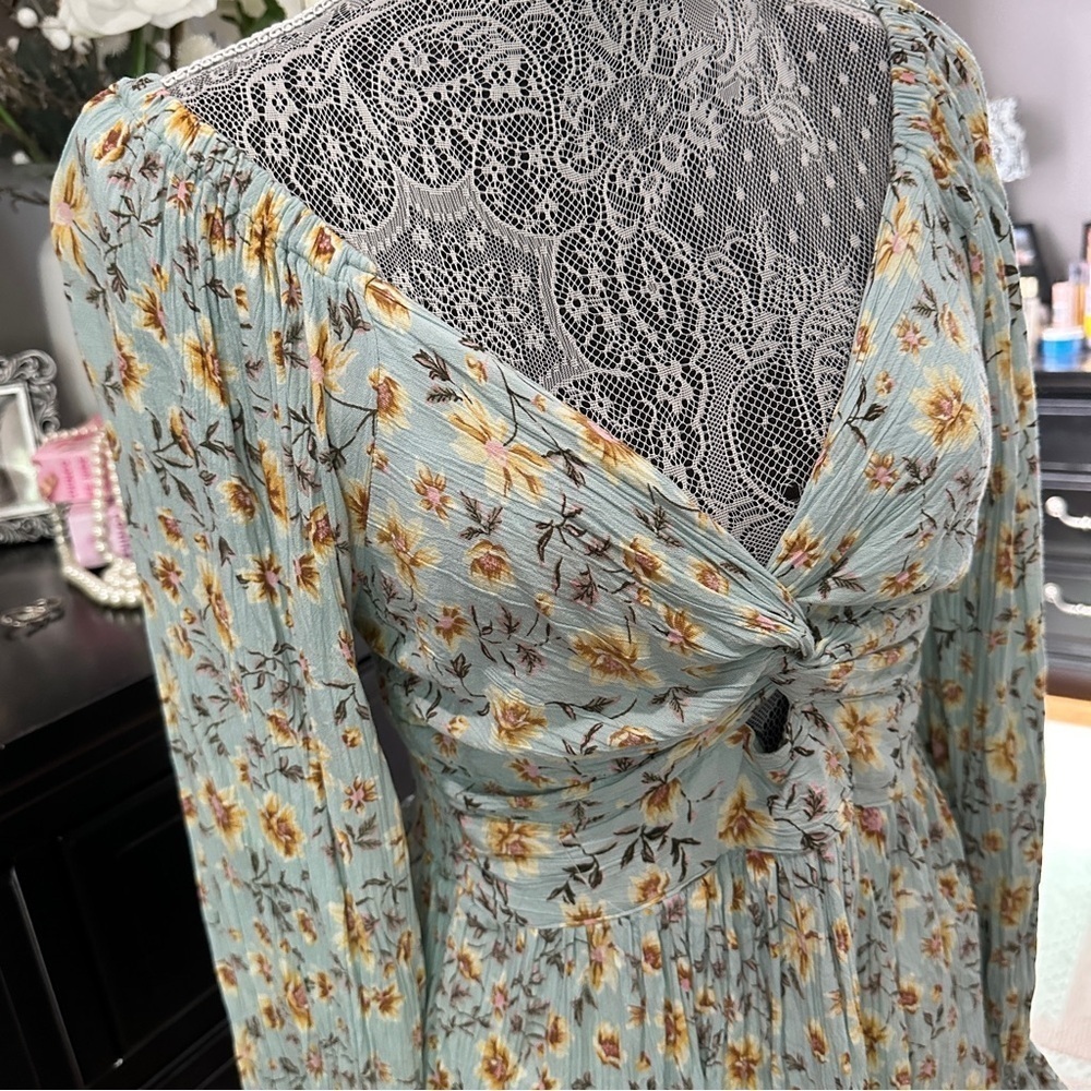 Angie Floral Sage Green Babydoll Long Sleeve Boho Smocked Peplum Top Size Small - Picture 4 of 16